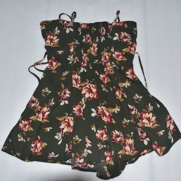 Xhilaration Sz M Green Floral Print Jumpsuit with wide leg short - Picture 4 of 8